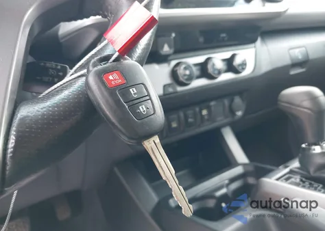 2017 Toyota Tacoma Sr5 V6 z USA, uszkodzony, nr VIN 3TMAZ5CN4HM027418